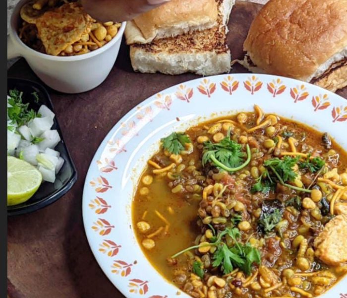 Maharashtra K Flavours with health and super delicious recipe – मिसल पाव/ Misal Pav by Pihu. Rajmalani 😇